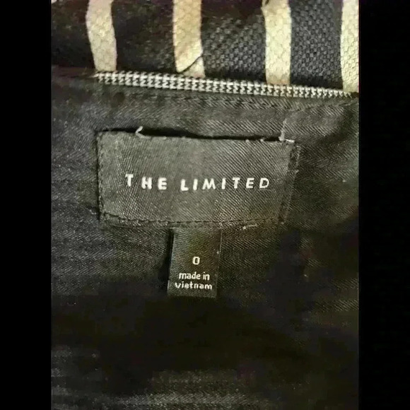 Chic Gray Pencil Skirt with Button Detail - Picture 3 of 5